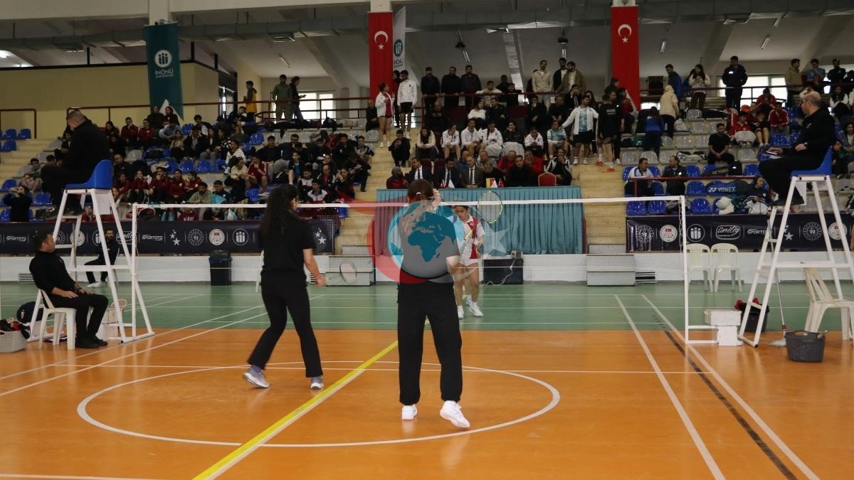 İnönü Üniversitesinin ev sahipliğinde badminton müsabakaları başladı