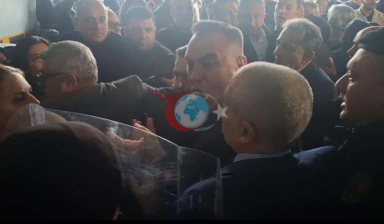 Seçim öncesi Bursa’da tansiyon yükseldi Belediye önünde gazlı müdahale