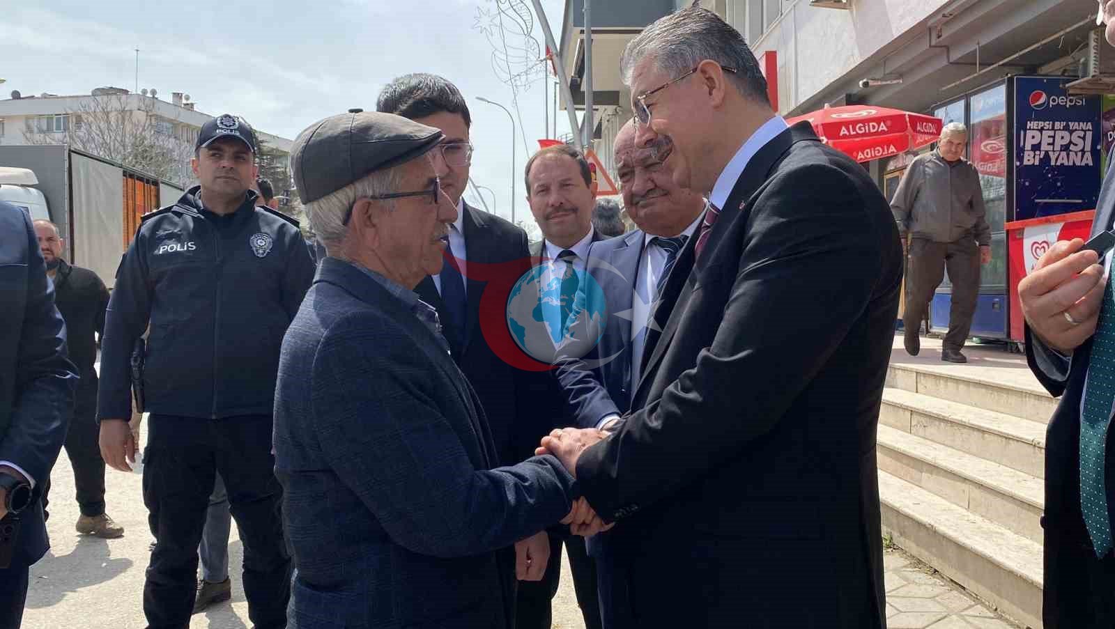 Vali Yılmaz, Alpu’da hem vatandaşla buluştu, hem çalışmaları denetledi