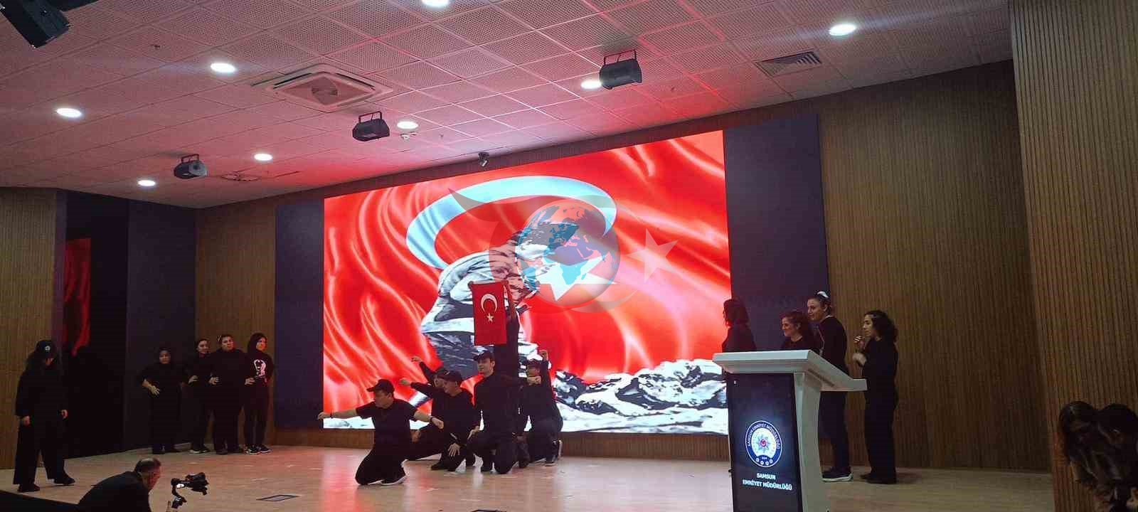 Özel öğrencilerden polislere anlamlı gösteri