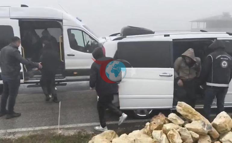 8 araçta yakalandılar Hatay’da kaçak göç operasyonu: 52 kişi yakalandı
