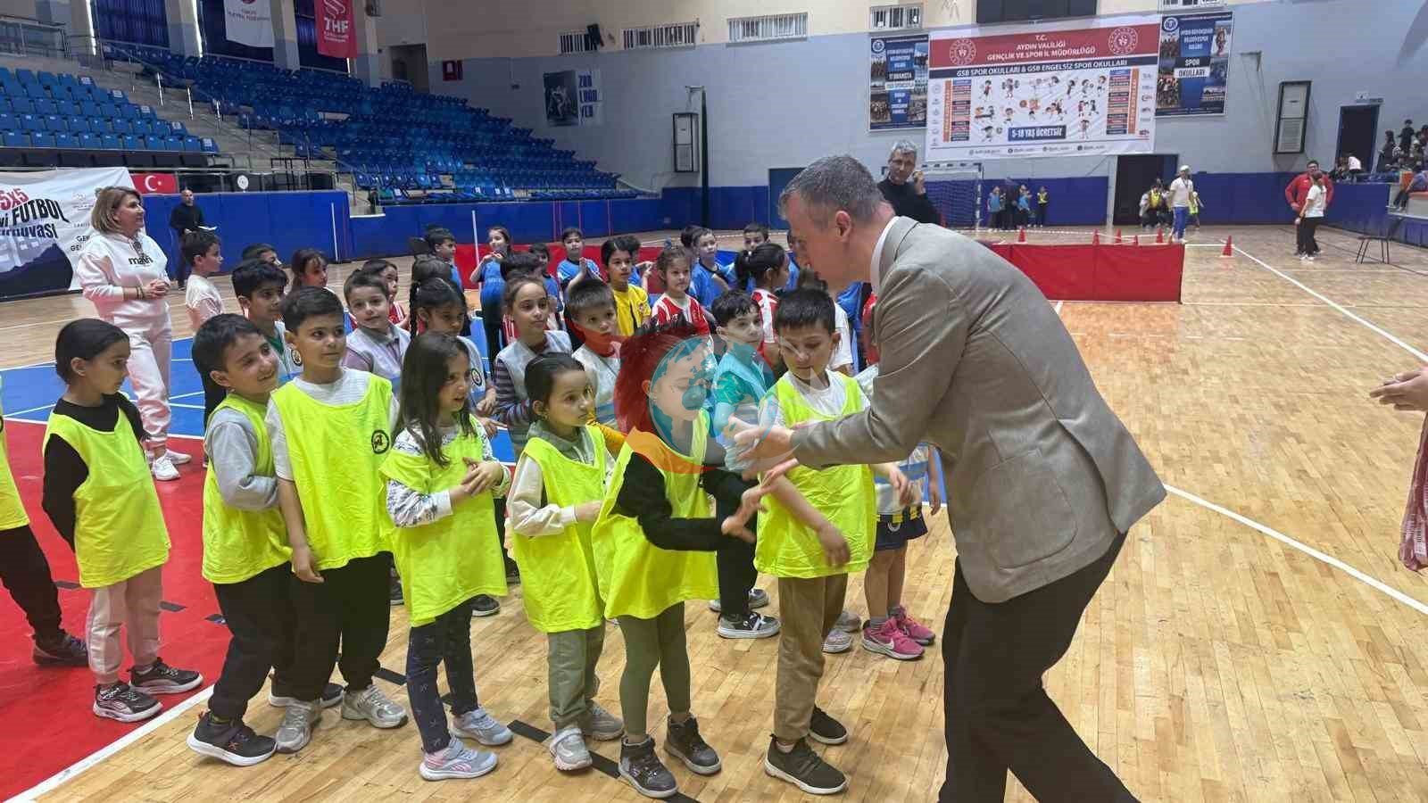 Efeler’de minikler sporla buluştu