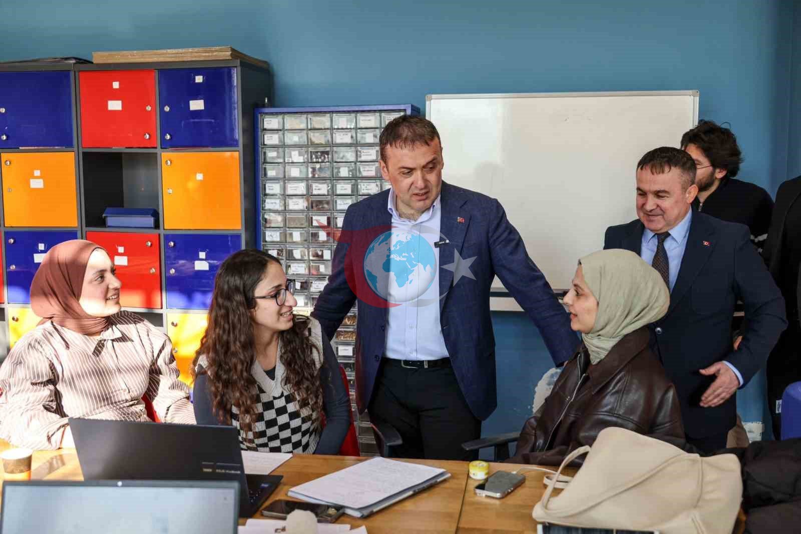 Vali Sözer Gençlik Merkezi&rsquo;ndeki faaliyetleri yerinde inceledi