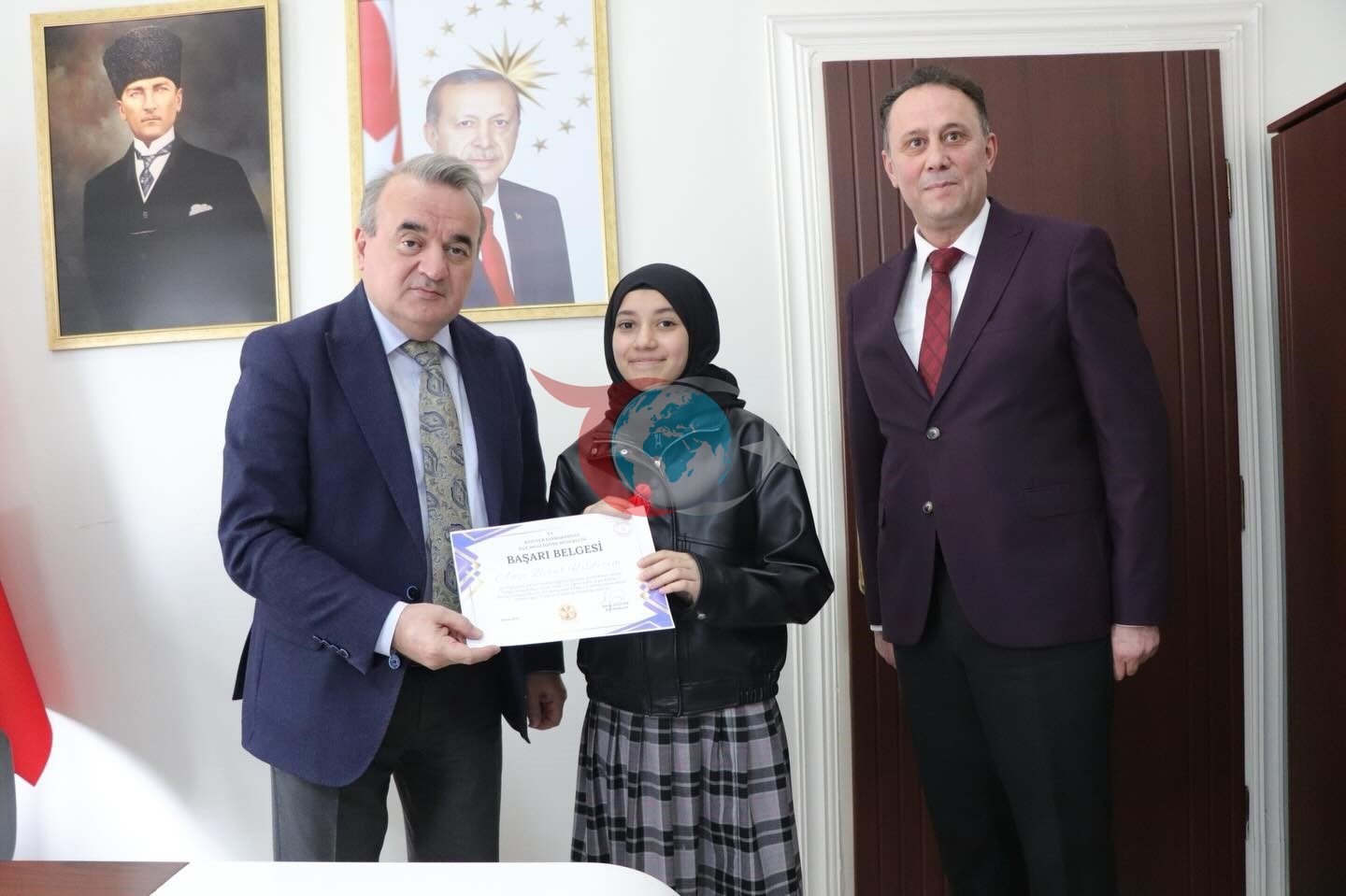 Bölge birincisi öğrenciye Kaymakam Öztürk&rsquo;ten tebrik