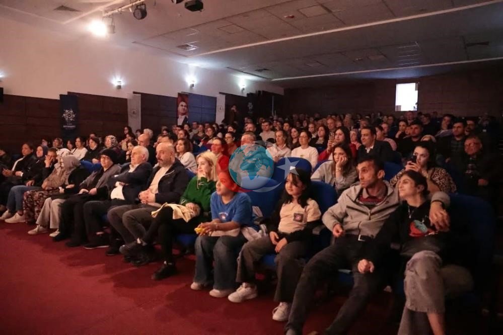 İncirliova&rsquo;daki tiyatro oyununa vatandaşlardan yoğun ilgi