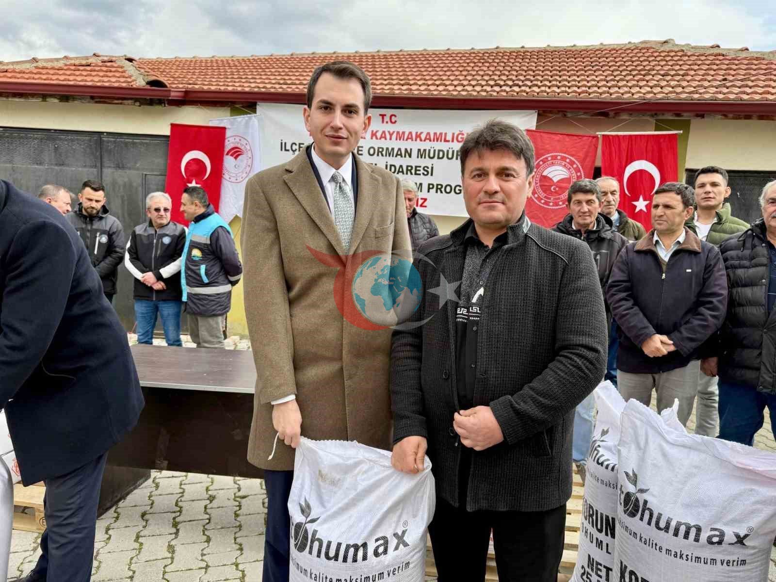 Hisarcık’ta arı üreticilerine fondan şekeri, çiftçilere korunga tohumu dağıtıldı