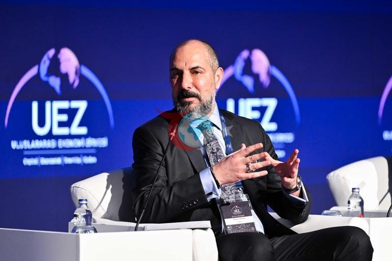 Belirsizliğin normalleştiği bu dönemde liderlik ön plana çıkıyor