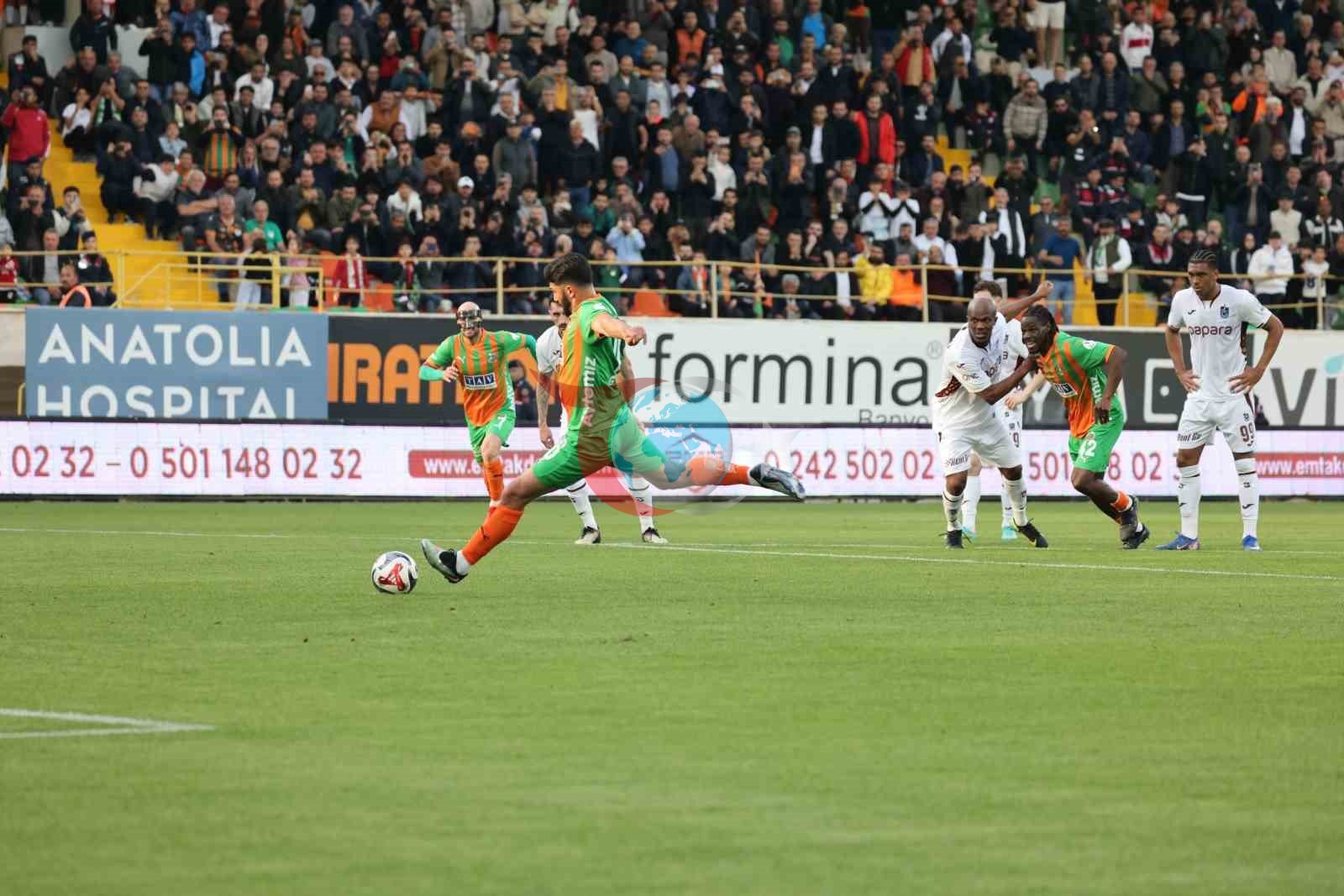 Trendyol Süper Lig: Corendon Alanyaspor: 1 - Trabzonspor: 1 (Maç sonucu)