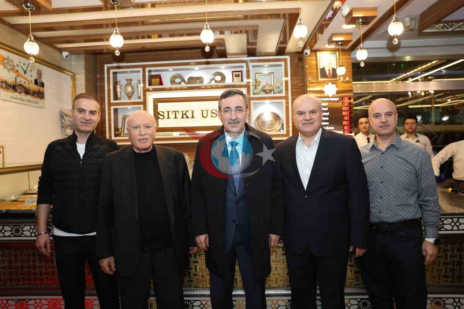Cumhurbaşkanı Yardımcısı Yılmaz’dan Diyarbakır’da ‘tatlı’ molası