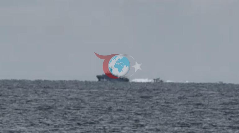 Çanakkale açıklarında hareketli anlar kamerada Yunan botu, Türk teknesini taciz etti