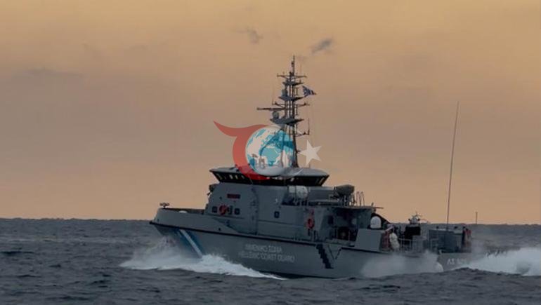 Çanakkale açıklarında hareketli anlar kamerada Yunan botu, Türk teknesini taciz etti