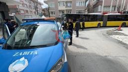 Avcılar’da tek bir araç yüzünden trafik durdu! İETT otobüsleri ilerleyemedi, sürücüler tepki gösterdi