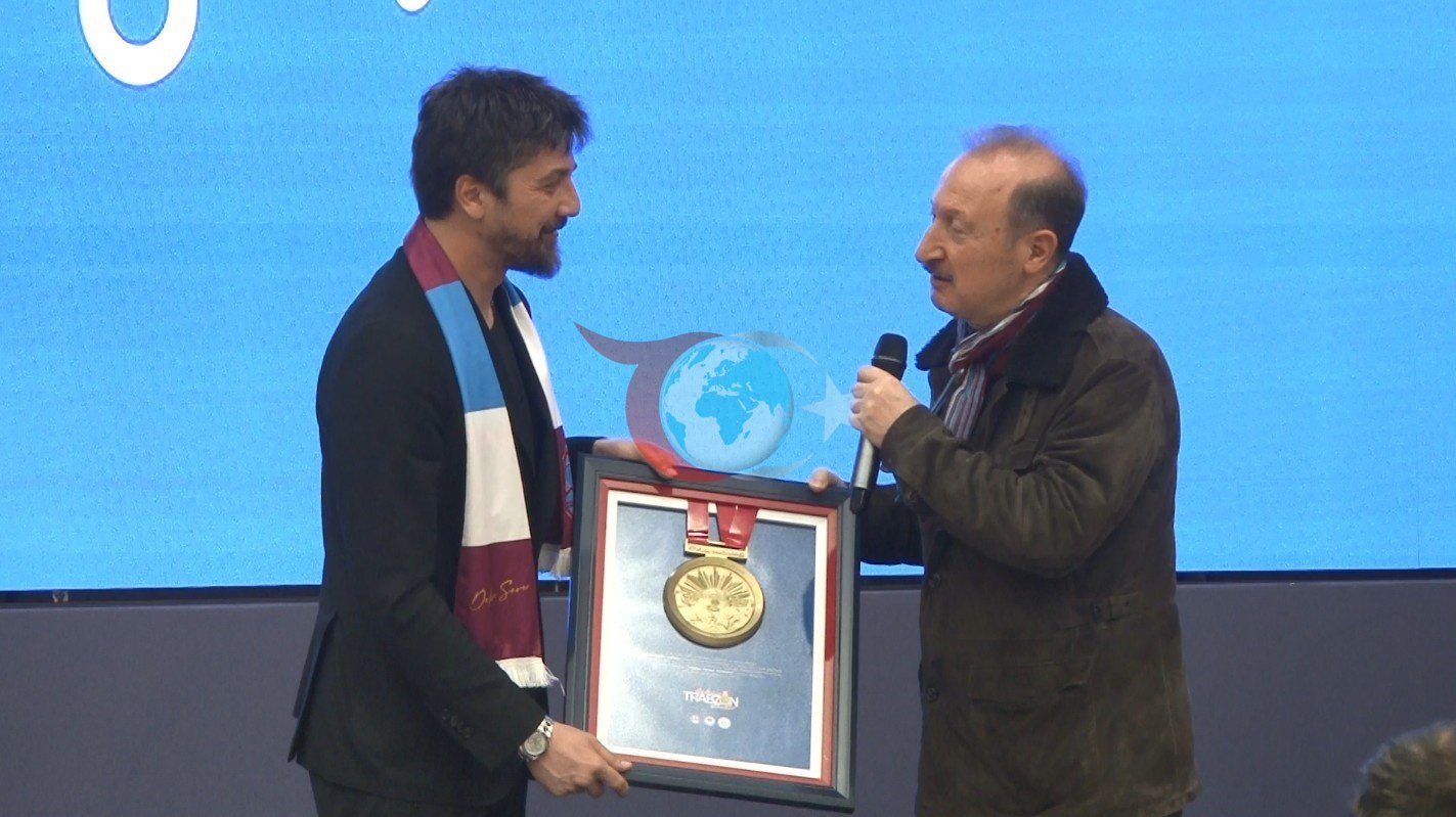 Başkentte Trabzon Günleri: Şenol Güneş ve Tolga Zengin vatandaşlarla buluştu