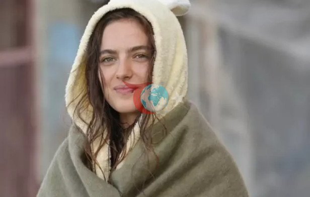 Taลacak Bu Deniz'in Eleni'si daha fazla dayanamadฤฑ