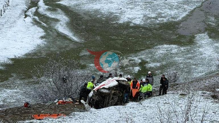 Artvin’de kar ve buzlanma faciası Ambulans uçuruma yuvarlandı: 1 ölü, 4 yaralı