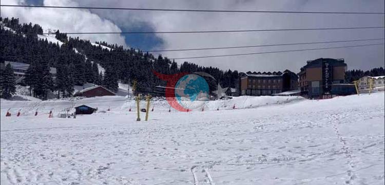 Uludağ'da nisan sürprizi: 1.5 metre kar var, oteller kapalı!