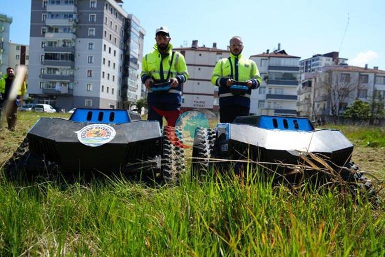 Parkta gören şaşırdı Samsun 2 robot göreve başladı: 6 kişilik işi tek başına yapıyorlar