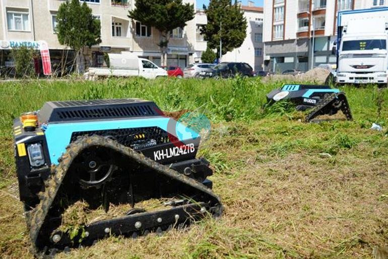 Parkta gören şaşırdı Samsun 2 robot göreve başladı: 6 kişilik işi tek başına yapıyorlar