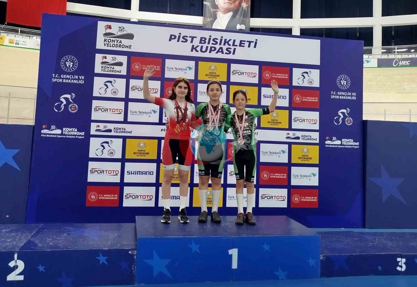 Akhisarlı pedallar Konya’da 3 günde 5 madalya kazandı
