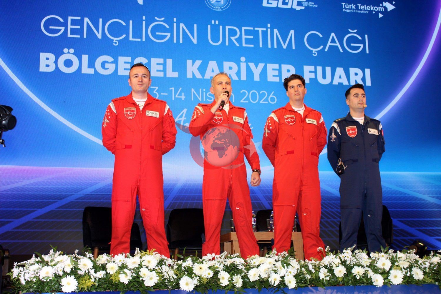 Türk Yıldızları, BAKİF26&rsquo;da öğrencilerle buluştu