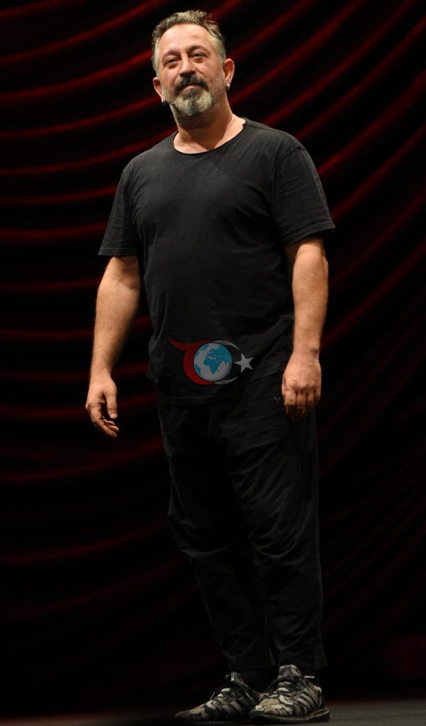 Cem Yılmaz şovunda dalga geçtiği şey başına geldi