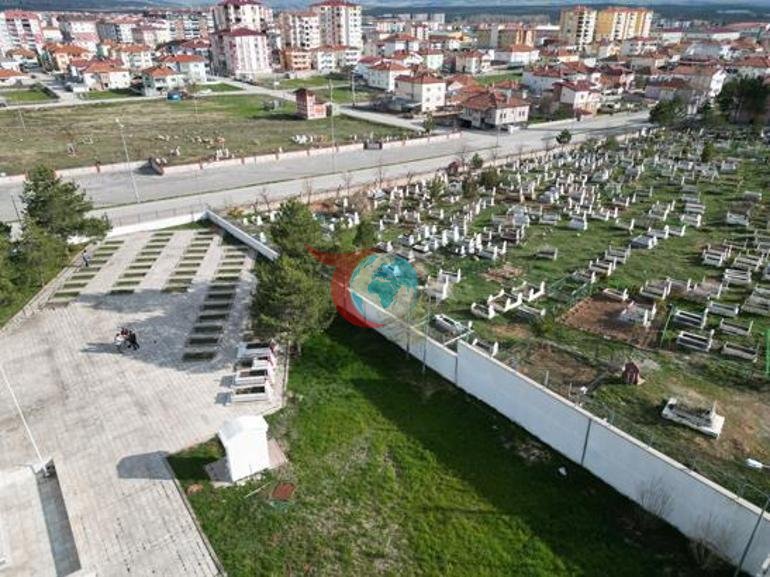 Sivas’taki mezarlıkta gizemli kıble farkı Şehitlik ile sivil mezarlar farklı yönde