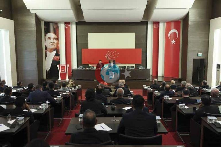 Özgür Özel, il başkanları ile bir araya geldi