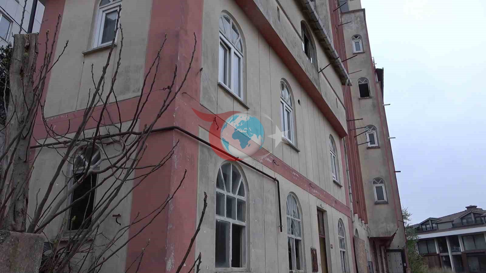 Üsküdar’da metruk binadaki uyuşturucu kullanımı mahalle sakinlerini tedirgin ediyor