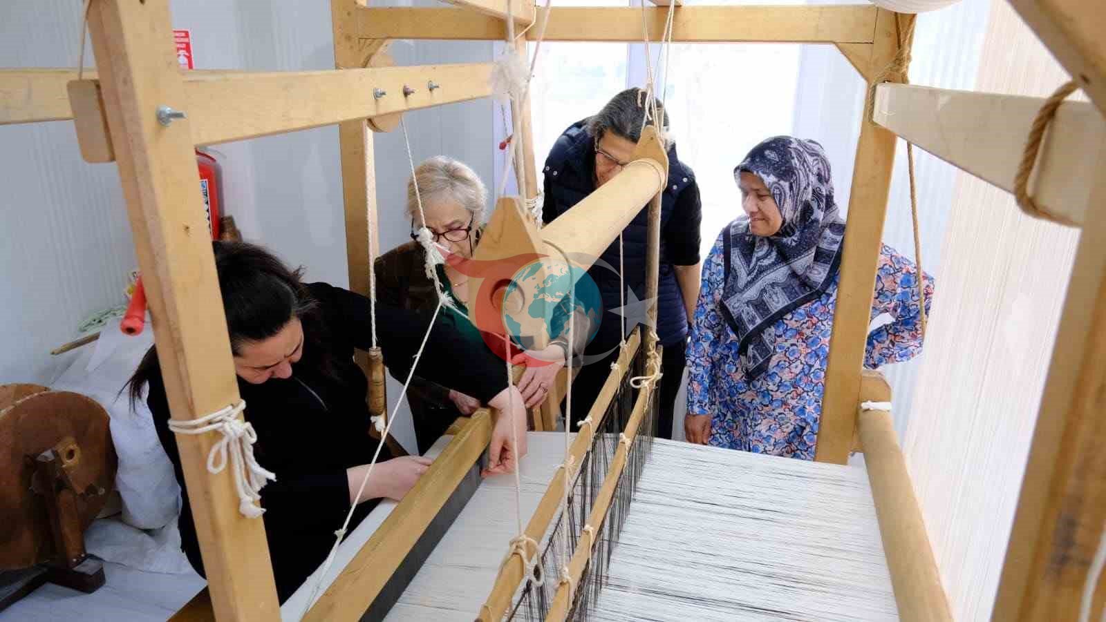 Antakya Belediyesi’nin açtığı ipek el dokumacılığı kursu ilgi görüyor