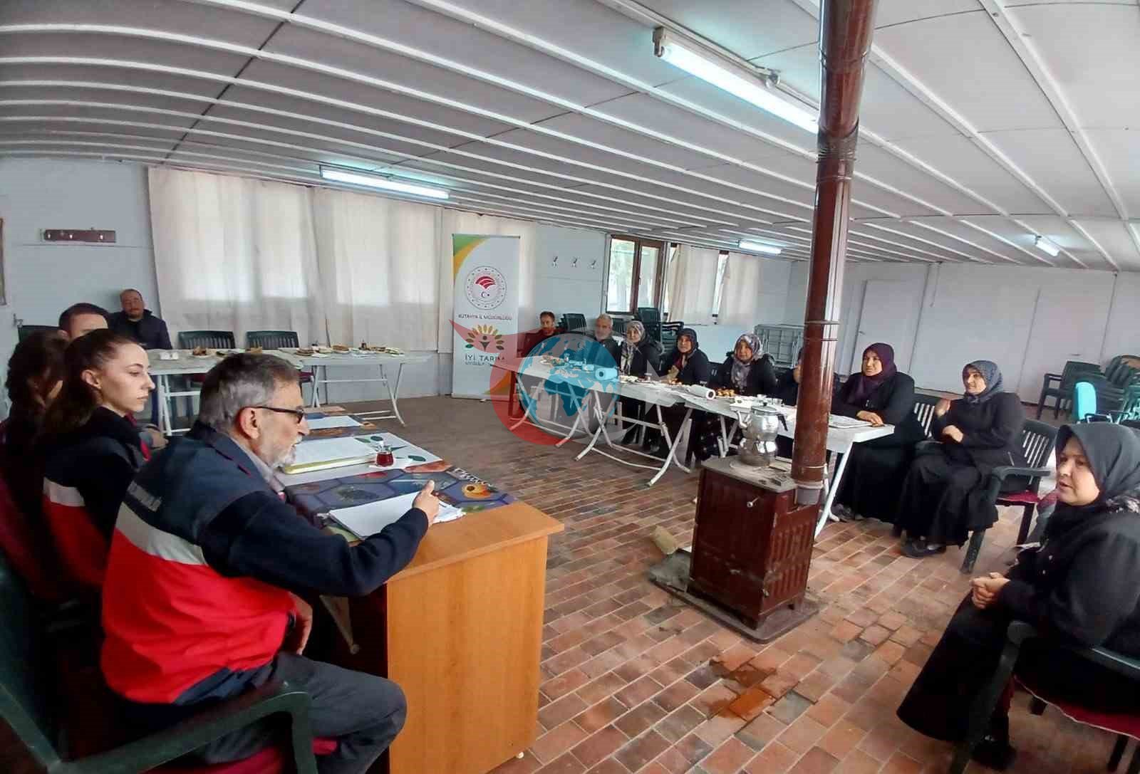 Aslanapa’da çiftçilere yönelik eğitim ve saha çalışmaları gerçekleştirildi