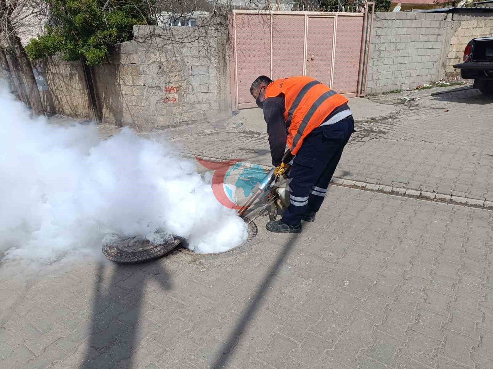 Kahta Belediyesi’nden haşerelere karşı yoğun mücadele