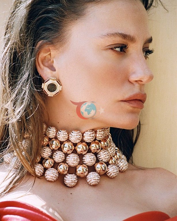 Serenay Sarıkaya sır gibi sakladığı babasını paylaştı