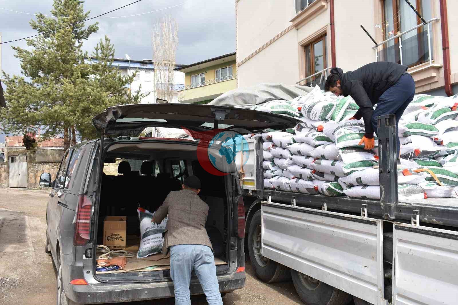 Bayburt&rsquo;ta üreticilere yüzde 75 hibeli nohut tohumu dağıtıldı