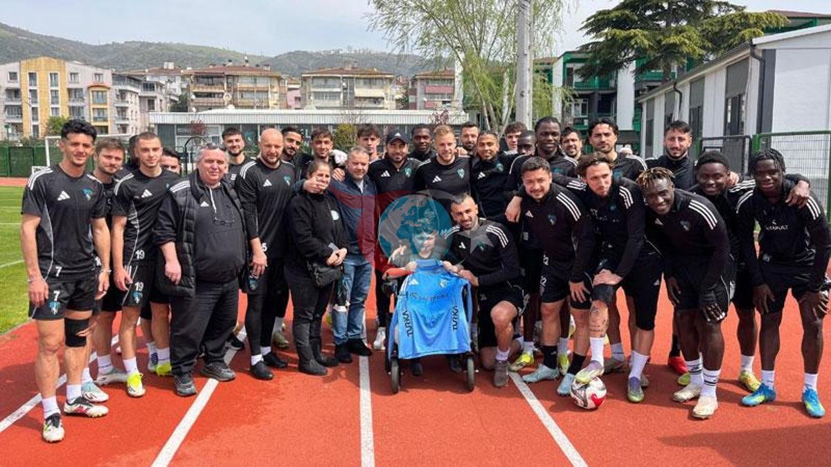 Kocaelispor'un Antrenmanında Özel Misafir: DMD Hastası Eray