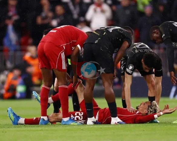 PSG maçında sakatlanan Ekitike, sezonu kapattı.