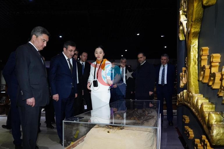 Cumhurbaşkanı Yardımcısı Yılmaz, Kazakistan’da müze ve yapay zeka merkezini ziyaret etti