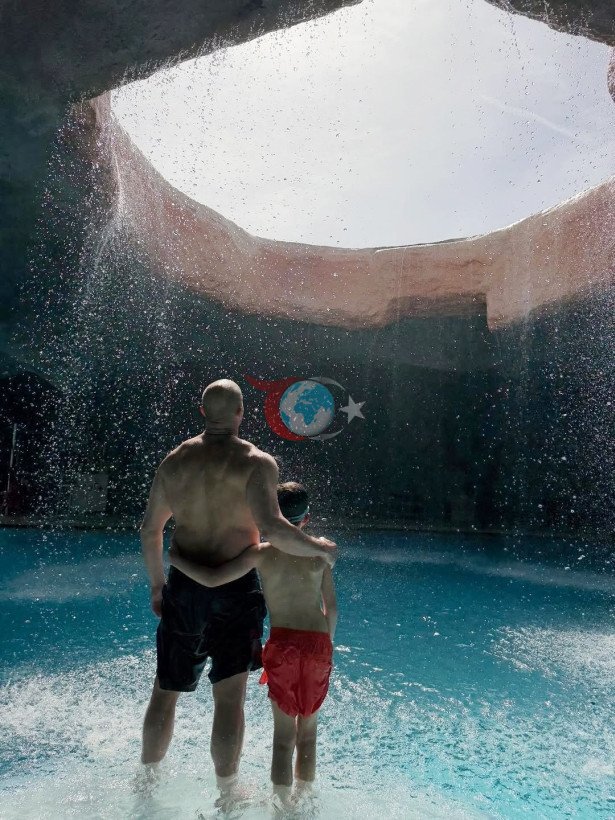 Dünyaca ünlü İngiliz oyuncu Antalya'da tatil yapıyor