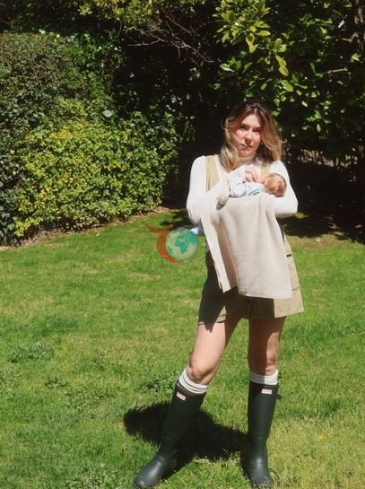 Ege Kökenli minik kızıyla paylaşım yaptı