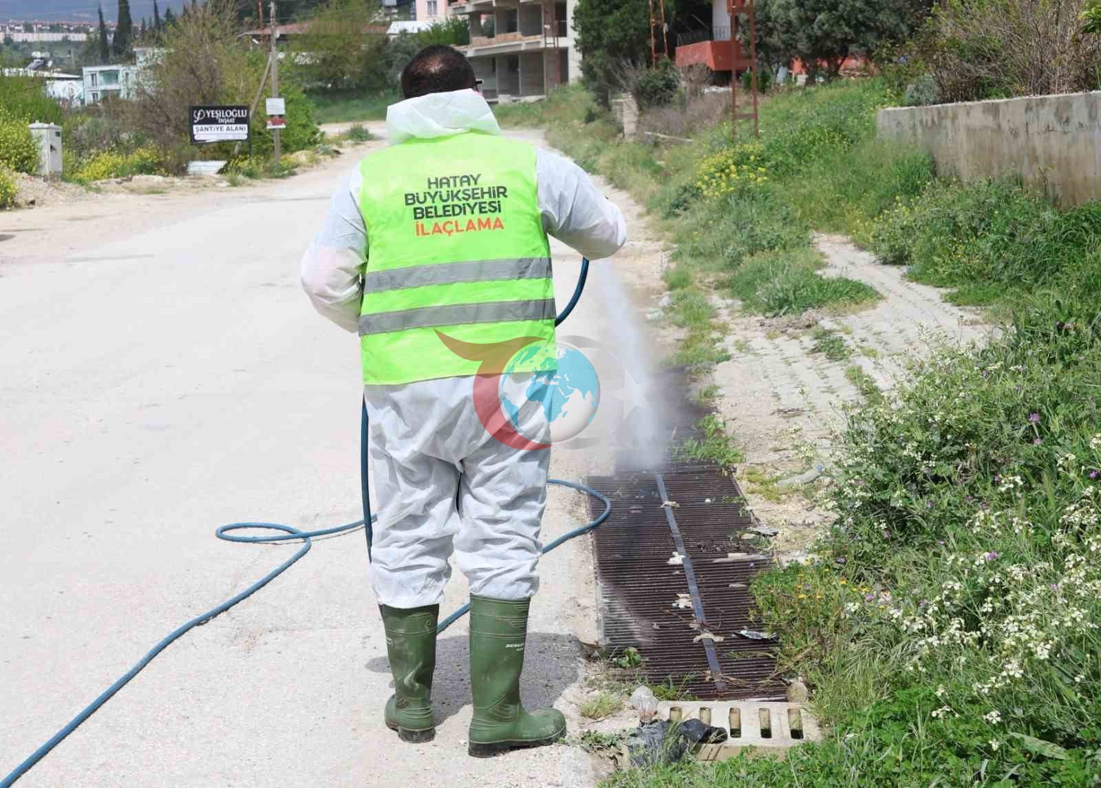 Hatay Büyükşehir Belediyesi haşereyle mücadele çalışmalarına devam ediyor