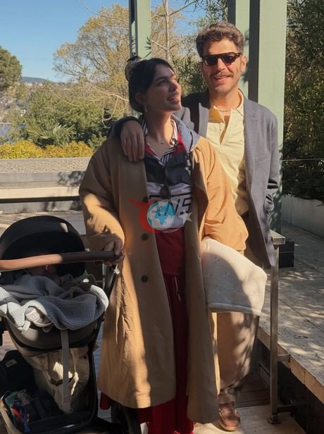 Beste Kökdemir ve Fazlı Erdinç Çatak'tan aile pozu - Resim : 2