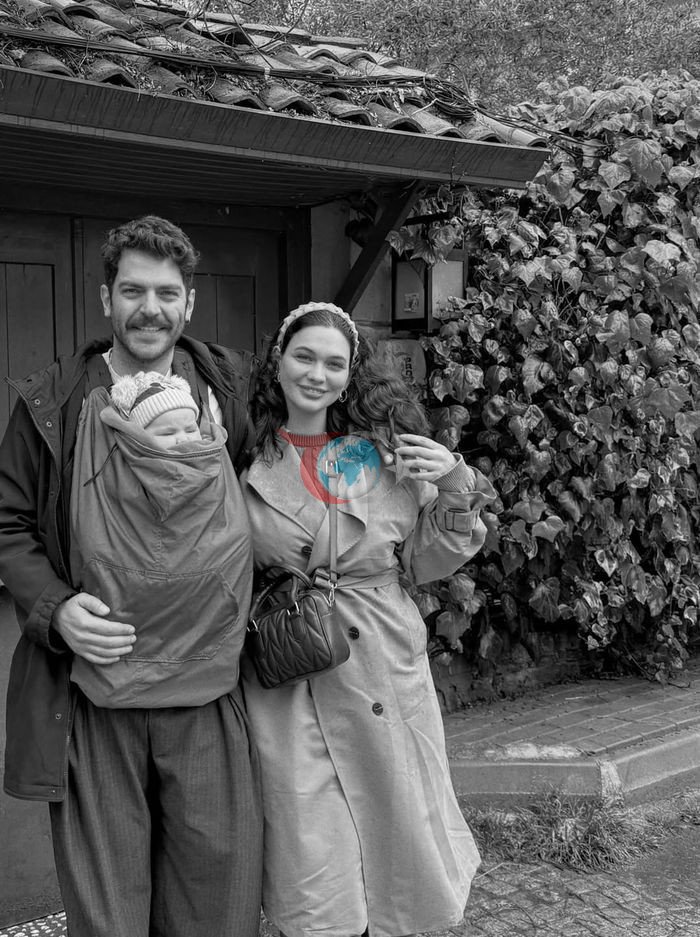Beste Kökdemir ve Fazlı Erdinç Çatak'tan aile pozu - Resim : 3