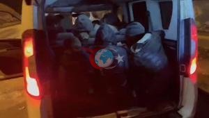 8 araçta yakalandılar Hatay’da kaçak göç operasyonu: 52 kişi yakalandı