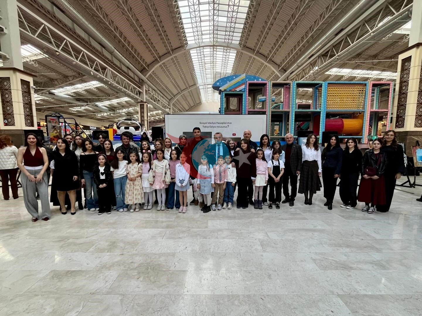 Kaymakam Öztürk sergi açılışına katıldı