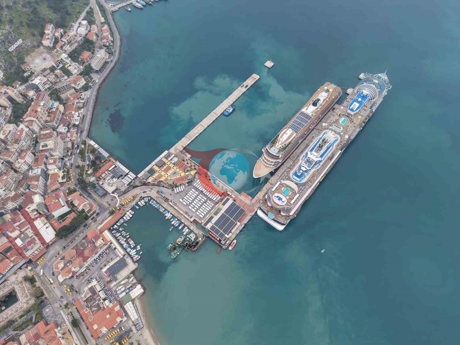 Kuşadası’na 2 kruvaziyer 5 bin 297 turist getirdi