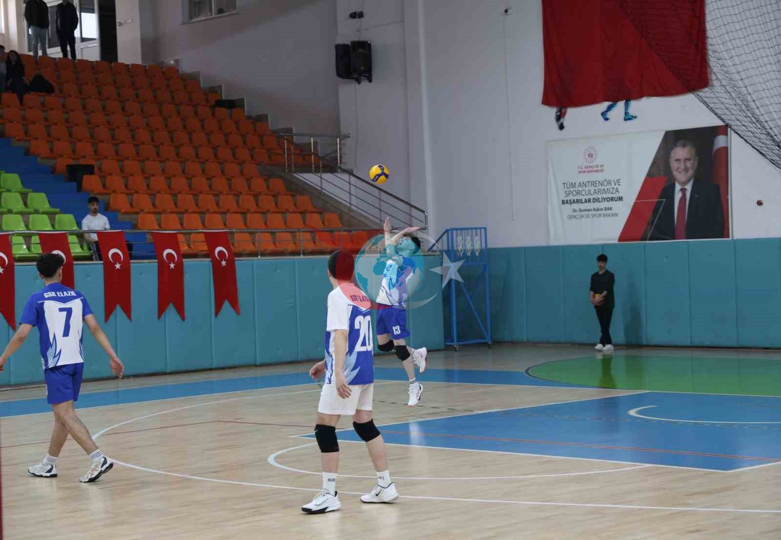Elazığ’da genç erkekler voleybol grup birinciliği heyecanı başladı