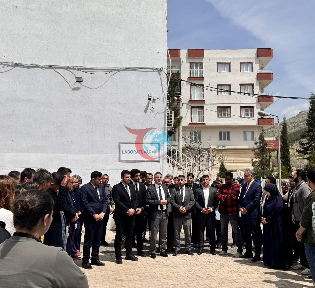Mardin İl Sağlık Müdürü Yavuz, saldırıya uğrayan personeli ziyaret etti