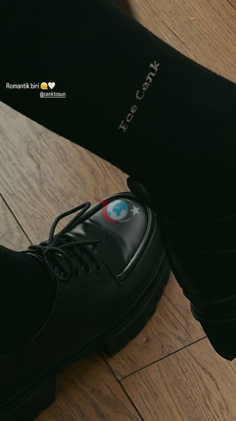 Cenk Tosun, eşinin adını çoraplarına yazdırdı - Resim : 3