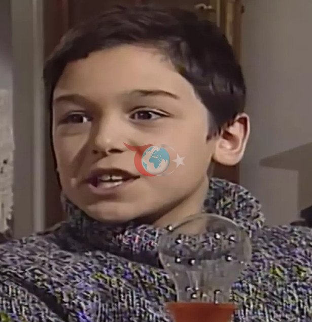 Bir dönemin çocuk oyuncusu ünlü çiftin oğlu çıktı!