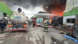 Adana’da geri dönüşüm tesisinde çıkan yangın kontrol altına alındı