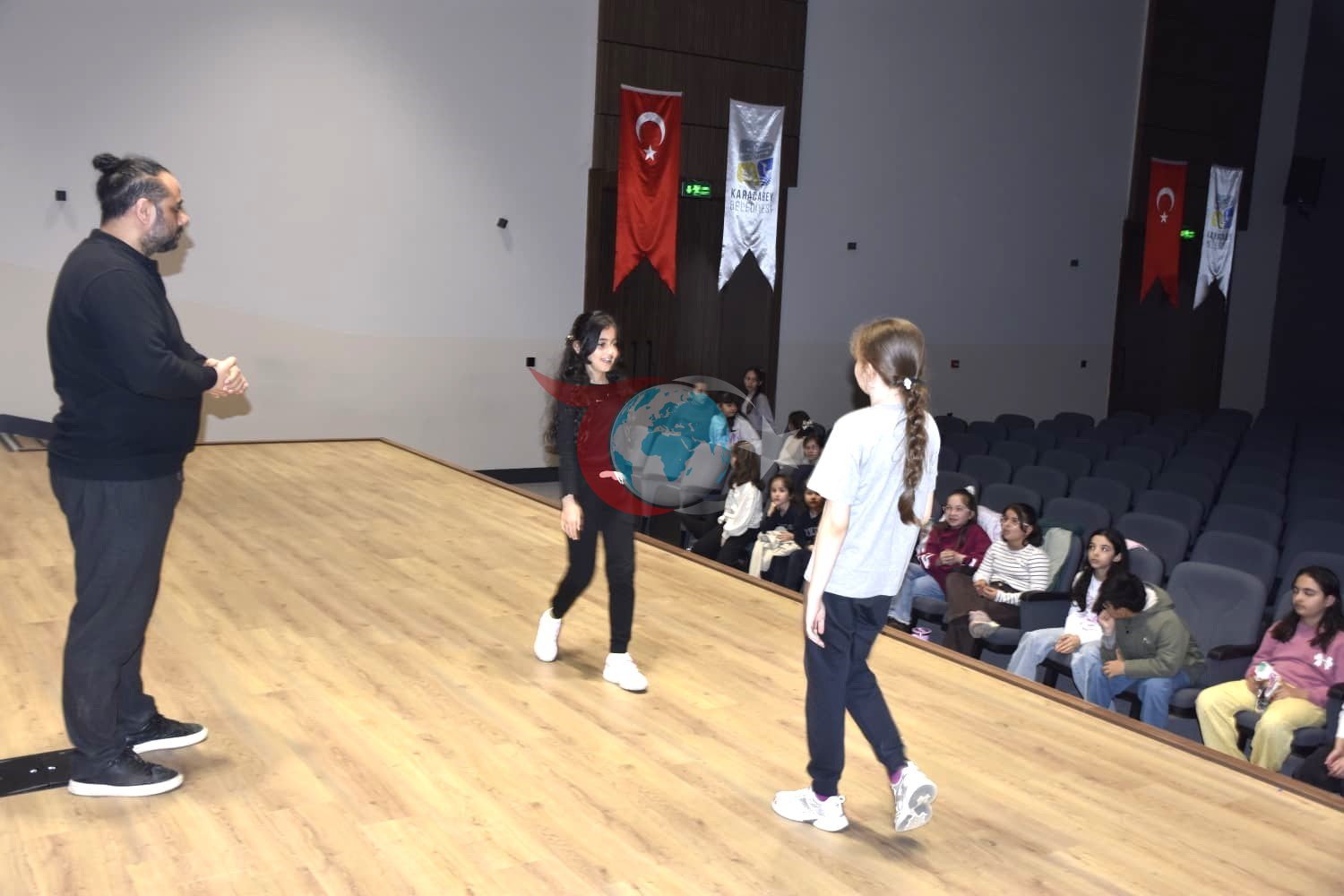 Karacabey Belediyesi çocuk tiyatro ekibi kuruldu